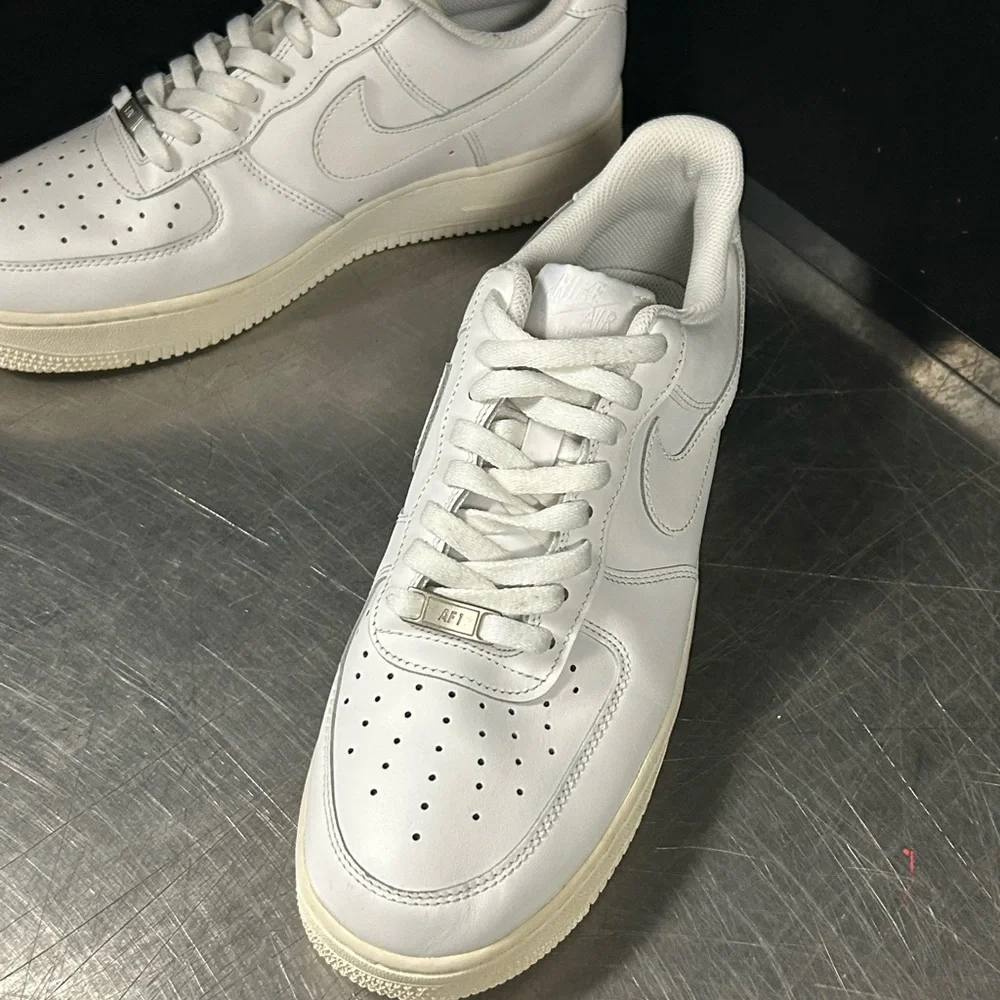 Nike Air Force 1 Size 10.5 Men - Picture 2 of 11